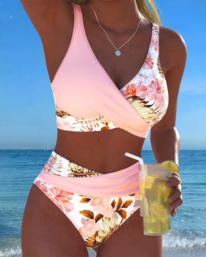 Lena | Bikini mit kontrastierendem Blumenmuster und Schlitz